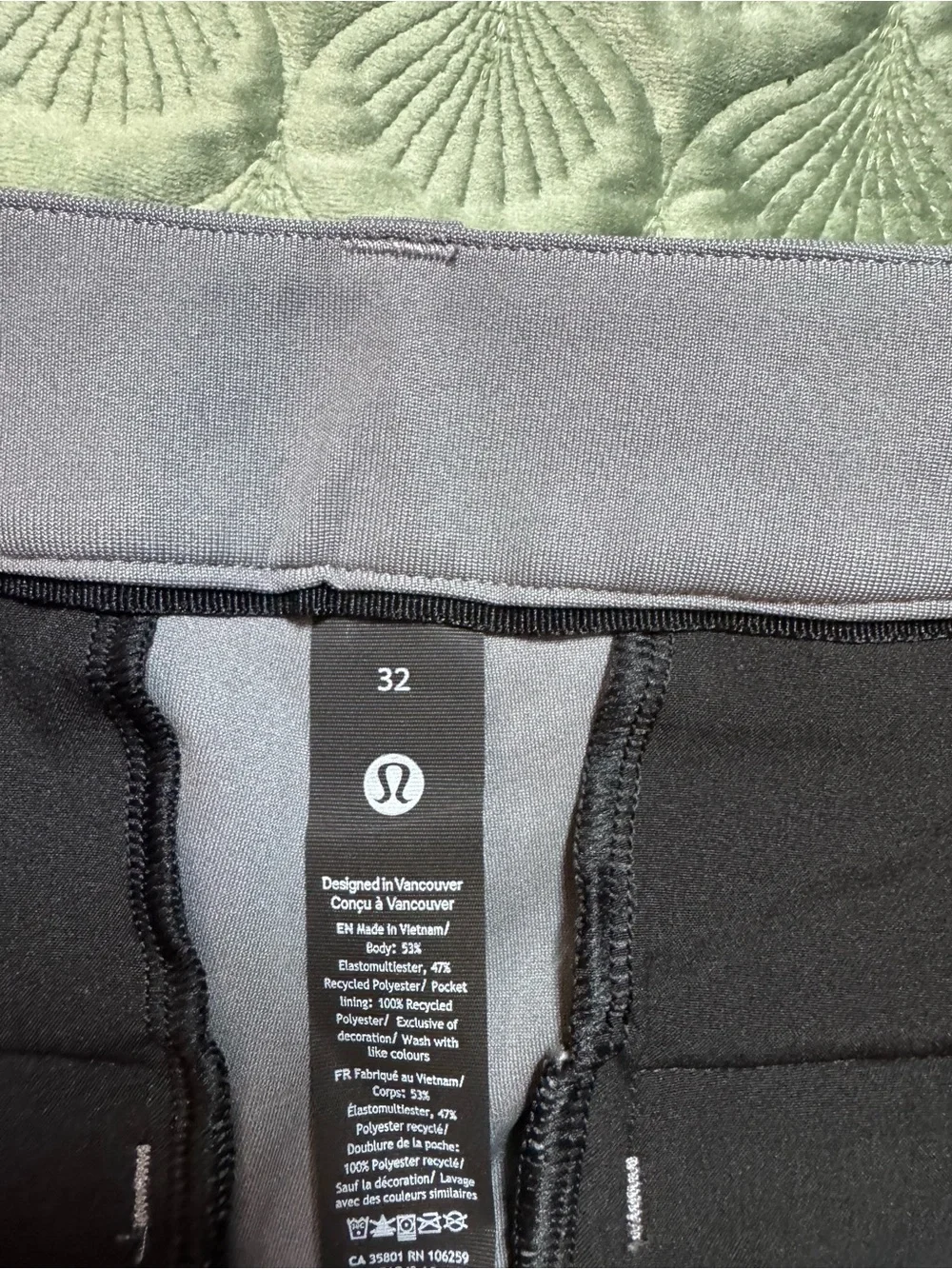 Lululemon men's ABC pants in grey size 32 EUC in warpstreme fabric